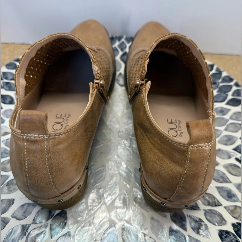Corkys Kia Tan Perforated Mules with Stacked Heel size 9 - Picture 9 of 12